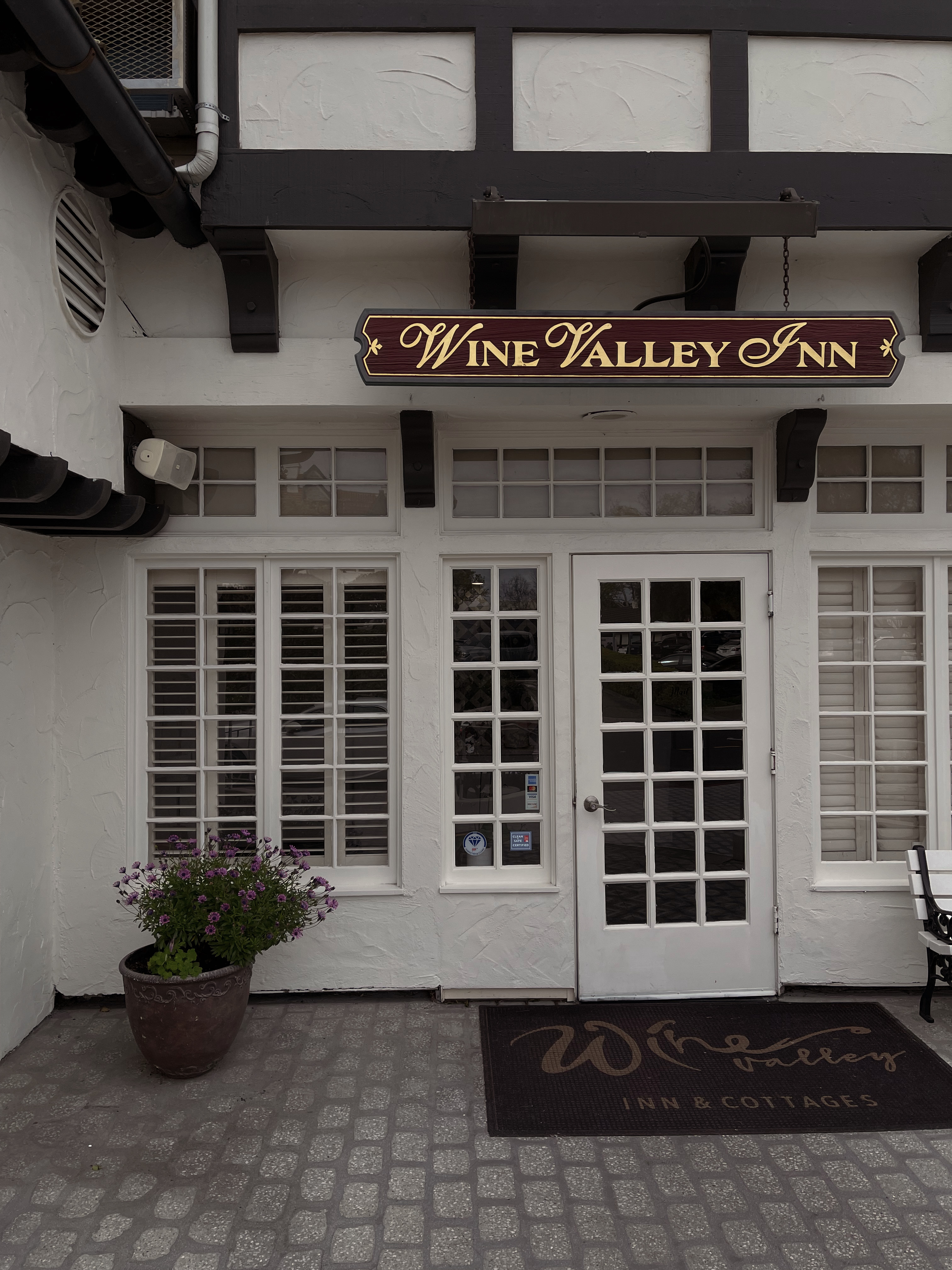 Solvang: Wine, Windmills & Wine Valley Inn